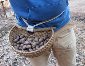 Foraging hip basket